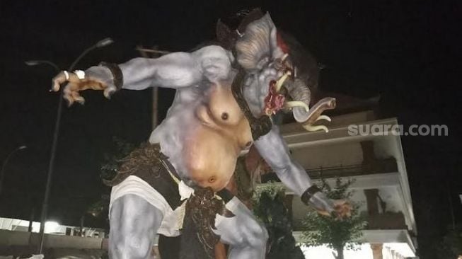 Malam Nyepi, Warga dan Wisatawan di Kuta Berkerumun Menanti Pawai Ogoh-ogoh