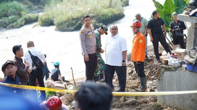 Pimpinan dan Anggota DPRD Kota Bogor Tinjau Langsung Lokasi Bencana Longsor di Empang