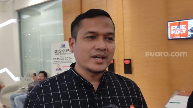 Juru Bicara Partai Keadilan Sejahtera (PKS) Pipin Sopian di FX Sudirman, Jakarta Selatan, Selasa (21/3/2023). (Suara.com/Dea)