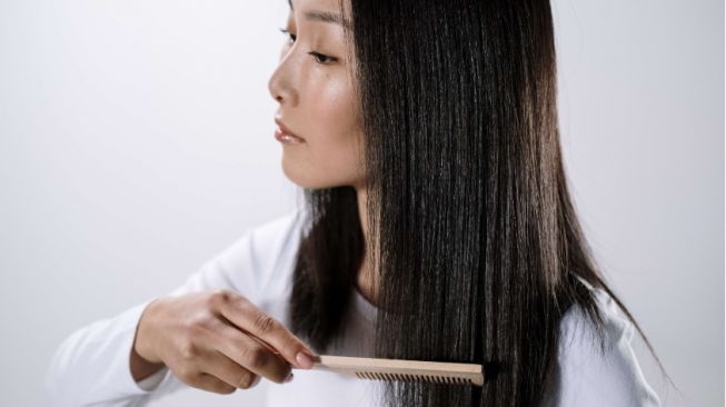 Inilah 4 Manfaat Menyisir Rambut yang Jarang Disadari