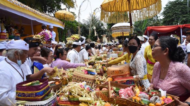 Melihat Upacara Tawur Agung Kesanga