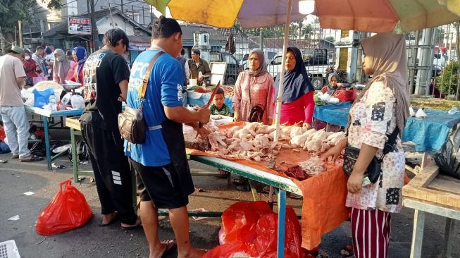  Harga Daging Ayam di Pasar Rangkasbitung Naik