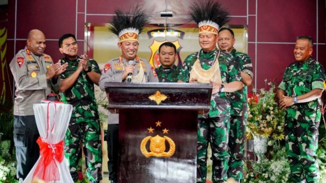 Jenderal Listyo: Presiden Minta TNI-Polri Kawal Pembangunan di Papua