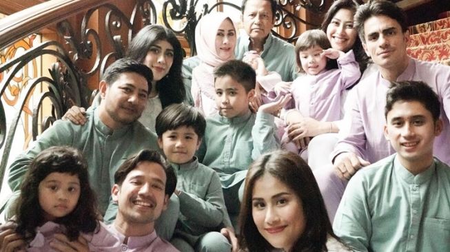 Potret Keluarga Alshad Ahmad (Instagram/@alshadahmad)