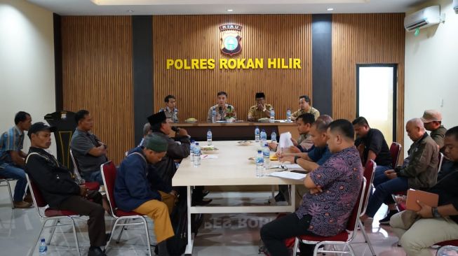 Polres Rohil Fasilitasi Mediasi Masyarakat dengan PT. Gunung Mas Raya