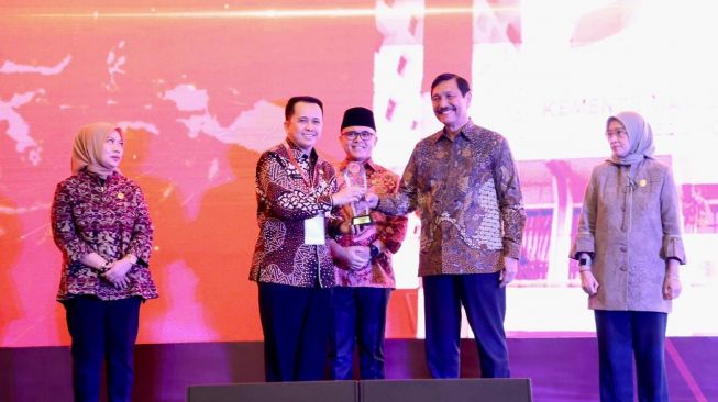 Kemendagri Terima Penghargaan Digital Government Award 2023 dari Kemenpanrb