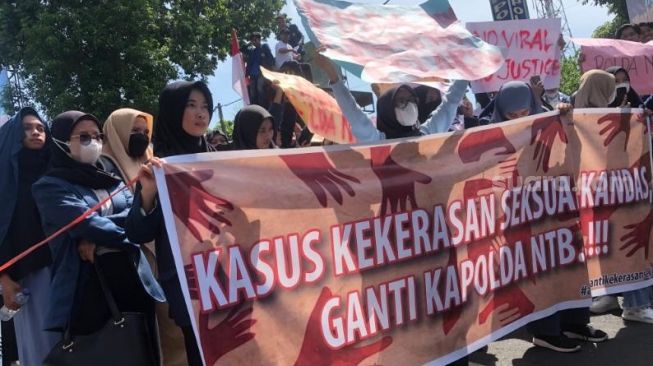 Satu Tahun Kasus Kekerasan Seksual di Mataram, Mahasiswa dan Dosen Minta Kapolda NTB Dicopot