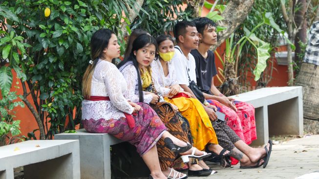 Suasana saat perayaan Hari Raya Nyepi Tahun Baru Saka 1945 di Pura Aditya Jaya, Rawamangun, Jakarta Timur, Rabu (22/3/2023). [Suara.com/Alfian Winanto]