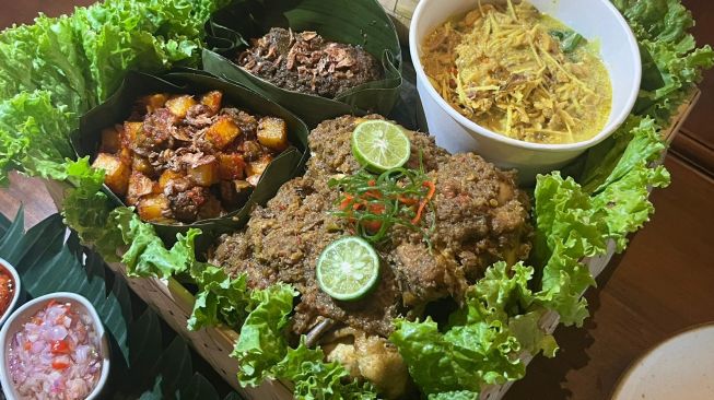 Rekomendasi Tempat Bukber Ramadhan, Bisa Liwetan Ala 9 Kerajaan di Bali!