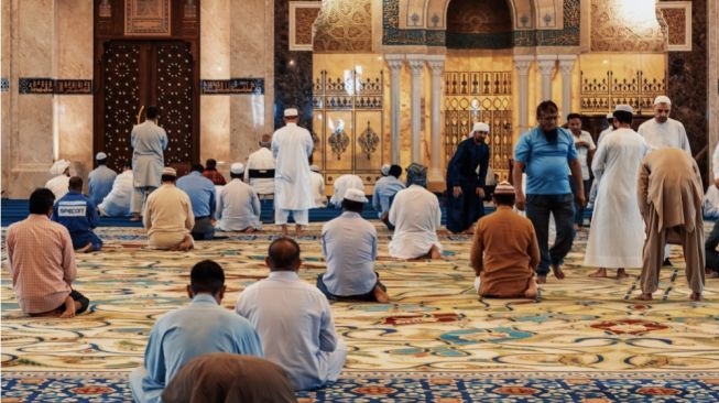 Niat Sholat Tarawih Lengkap Untuk Imam Makmum Dan Sendiri