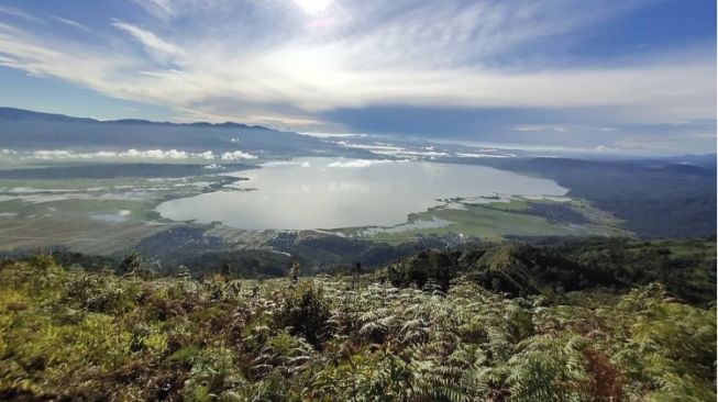 Menikmati Keindahan Danau Kerinci dari Bukit Penawa yang Memesona