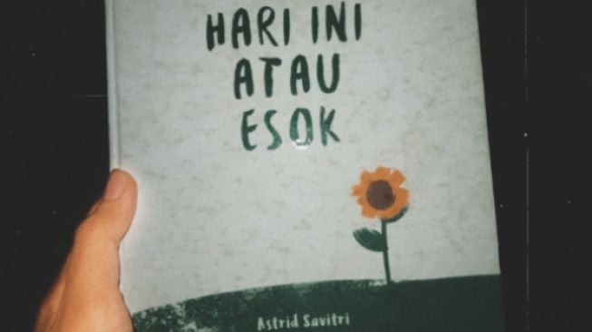 Hari Ini atau Esok: Buku Self Improvement Aesthetic untuk Gen Z