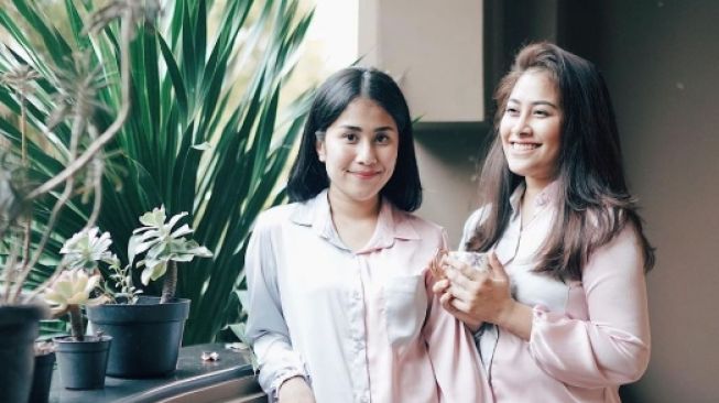 10 Adu Gaya Gadis dan Gya, Dua Kakak Perempuan Alshad Ahmad yang Cantik Bak Anak Kembar