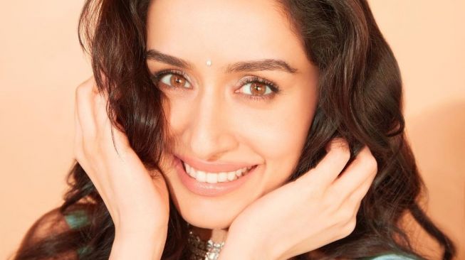 5 Fakta Shraddha Kapoor, Artis Bollywood yang Pesonanya Selalu Curi Perhatian