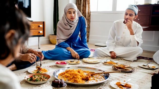 Ingin Bukber di Rumah? Ikuti 5 Tips Berikut agar Acara Tetap Berkesan!