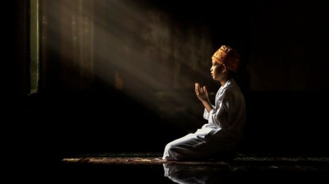 Bacaan Niat Puasa Ramadhan Harian dan 1 Bulan Penuh