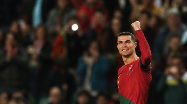 Sambangi Madrid, Cristiano Ronaldo Diserbu Fans, Kendaraan Jadi Sorotan