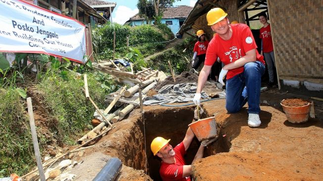 Prudential Bangun Hunian Sementara dan Fasilitas MCK untuk Korban Gempa Cianjur