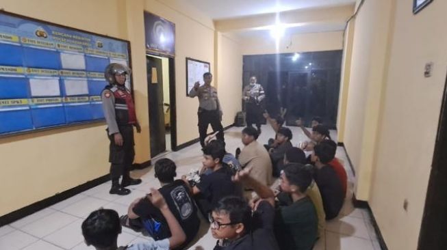 Kedapatan Perang Sarung Berisi Batu di Jagakarsa, 15 Remaja Langsung Diboyong ke Kantor Polisi