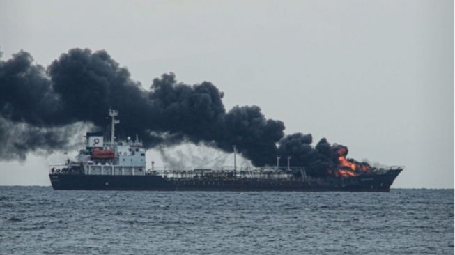 Meledak saat Turunkan Jangkar, Ini Deretan Fakta Kapal Tanker BBM Pertamina Terbakar