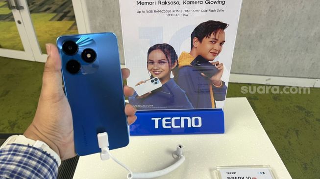 Tecno Spark 10 NFC resmi dirilis ke Indonesia lewat konferensi pers pada kawasan Mega Kuningan, Ibukota Selatan, Hari Senin (27/3/2023). [Suara.com/Dicky Prastya]