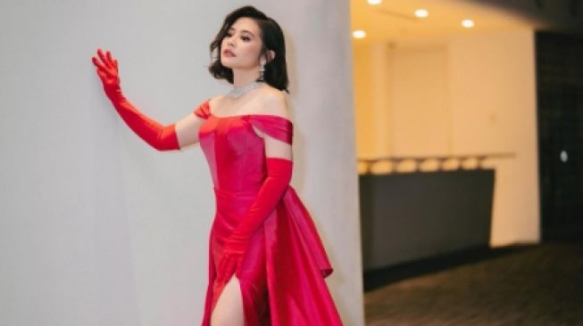 Prilly Latuconsina Pakai Dress Terbuka Dinilai Sudah Kebablasan: Duh Auratnya Makin Diumbar