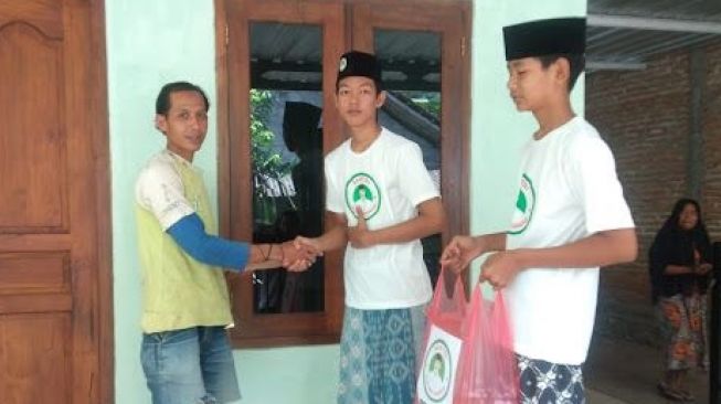 SDG Jateng Bagikan Takjil untuk Buruh Bangunan