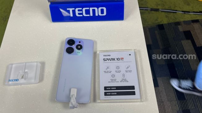 Tecno Spark 10 Pro NFC resmi diluncurkan ke Indonesia dalam konferensi pers di kawasan Mega Kuningan, Jakarta Selatan, Senin (27/3/2023). [Suara.com/Dicky Prastya]