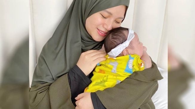 Artis Melahirkan di Bulan Ramadhan (Instagram/@chafrederica)