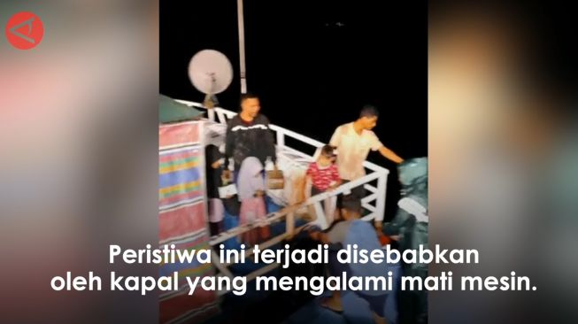 Penumpang KM Ajul Safikram di Ternate Dievakuasi Gegara Mesin Mati