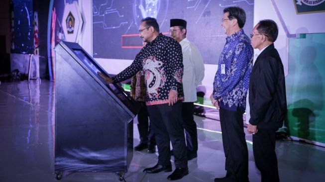 Menteri Agama Yaqut Cholil saat peluncuran Digital Learning Center dan Smart Classroom di Jakarta, Selasa (28/3/2023). [Dok. Kementerian Agama]