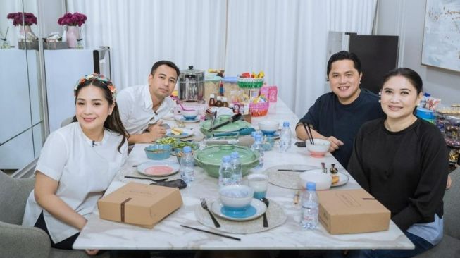 Potret Raffi Ahmad sahur bareng Erick Thohir (Instagram/@raffinagita1717)