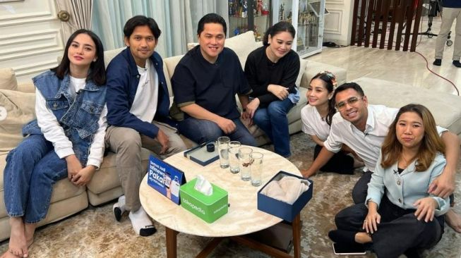 Potret Raffi Ahmad sahur bareng Erick Thohir (Instagram/@raffinagita1717)