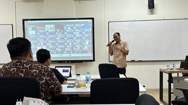 Dirut Semen Gresik Berbagi Pengalaman Kunci Sukses Kepemimpinan dalam Bisnis pada Kuliah Umum ITS