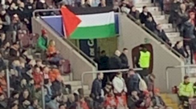 Suporter Kibarkan Bendera Palestina Saat Timnas Swiss Kontra Israel