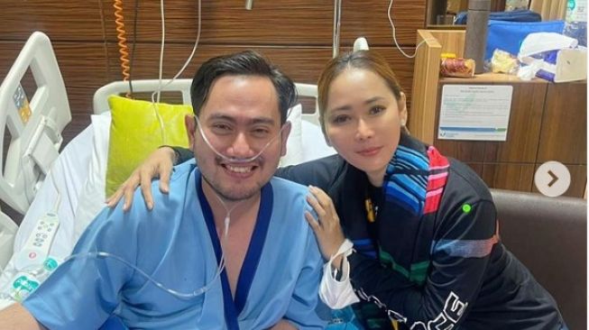 Potret artis menjenguk King Nassar (Instagram @kingnassar88)