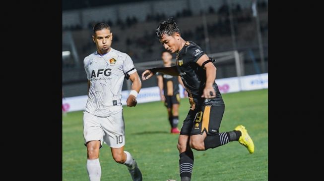 Suasana laga BRI Liga 1 antara Dewa United vs Persik Kediri di Stadion Indomilk Arena, Tangerang, Kamis (30/3/2023) malam. [dok. Dewa United]