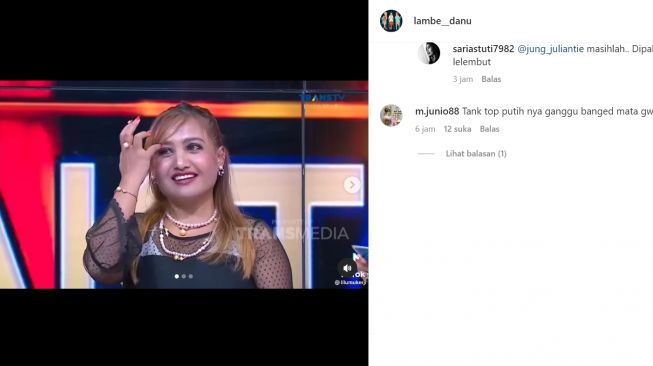 Pakaian dalam Lina Mukherjee terlihat saat tampil di TV (Instagram/@lambe__danu)