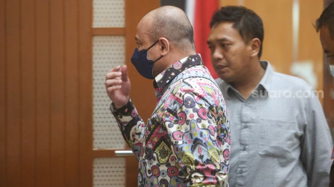 Terdakwa Teddy Minahasa menjalani sidang lanjutan terkait dugaan kasus memperjualbelikan barang bukti sabu sitaan seberat lima kilogram di Pengadilan Negeri Jakarta Barat, Kamis (30/3/2023). [Suara.com/Alfian Winanto]