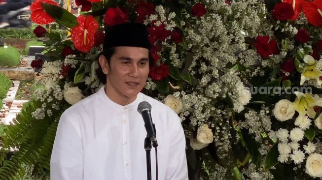 Di Depan Makam Buya Hamka, Vino G Bastian Ingatkan Pentingnya Perjuangan Hidup