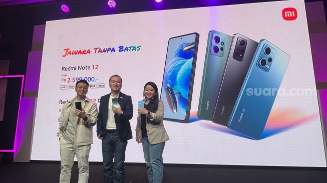 Xiaomi officially launched the Redmi Note 12 4G and Redmi Note 12 Pro 5G to Indonesia at a press conference in Jakarta, Thursday (30/3/2023).  (Suara.com/Dicky Prastya)
