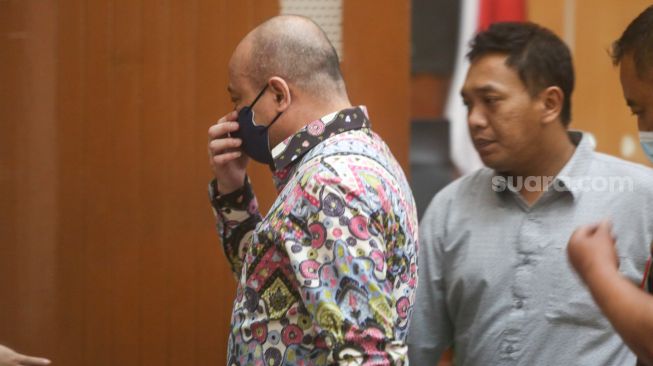 Terdakwa Teddy Minahasa menjalani sidang lanjutan terkait dugaan kasus memperjualbelikan barang bukti sabu sitaan seberat lima kilogram di Pengadilan Negeri Jakarta Barat, Kamis (30/3/2023). [Suara.com/Alfian Winanto]