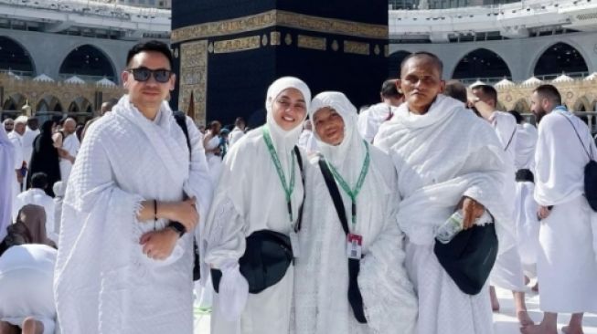 Potret Artis Umrah Saat Ramadan 2023 (Instagram/@jenitajanet)