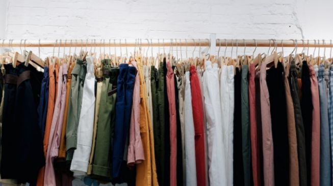 Junjung Gaya Hidup Hemat, Ini 3 Tips Cari Baju Preloved Buat Lebaran
