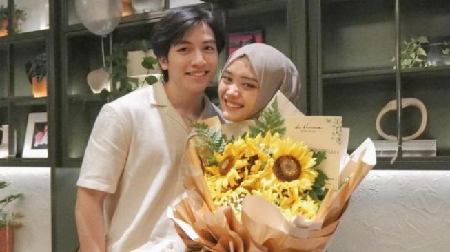 Artis Beda Agama Temani Pacar Puasa (Instagram/@putridelinaa)