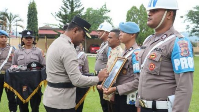 Desersi dan Berbuat Asusila, 2 Polisi di Jayapura Dipecat