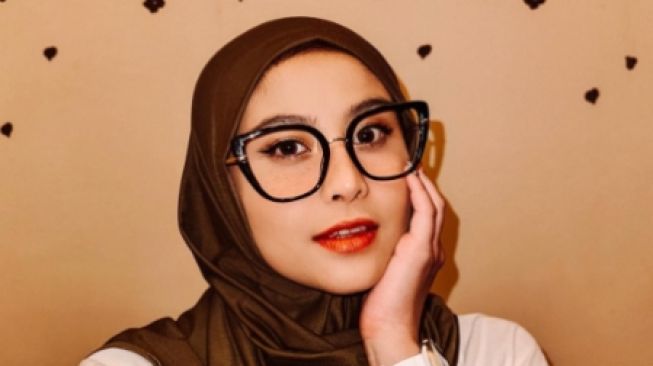 Awkarin Bikin Heboh Pakai Hijab, Ini 5 Tips agar Bisa Tetap Istiqomah