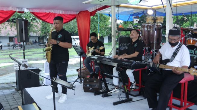 Menikmati Sensasi Ngabuburit Sambil Mendengarkan Musik Jazz di Pamedan Pura Mangkunegaran