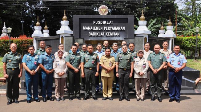 Sekjen Kemendagri Sebut Desentralisasi Jadi Strategi dalam Menjaga Kesatuan NKRI