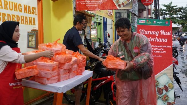 Gelar Warteg Gratis Untuk Duafa Alfamart Dan Heinz Abc Bagikan 20 000